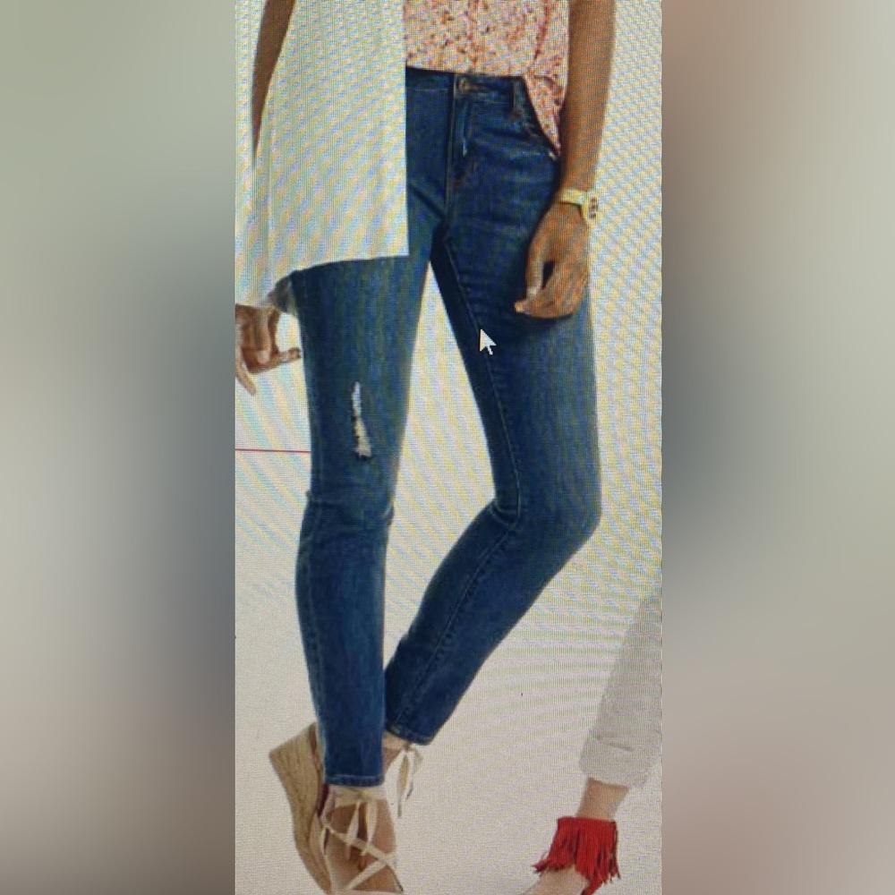 Cabi destructed skinny jeans